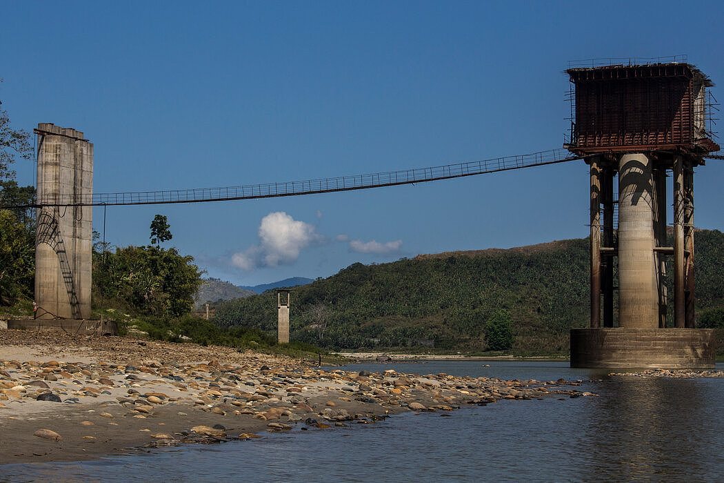 克钦邦一个中国支持的大坝项目开工后不久，缅甸暂停了该项目。