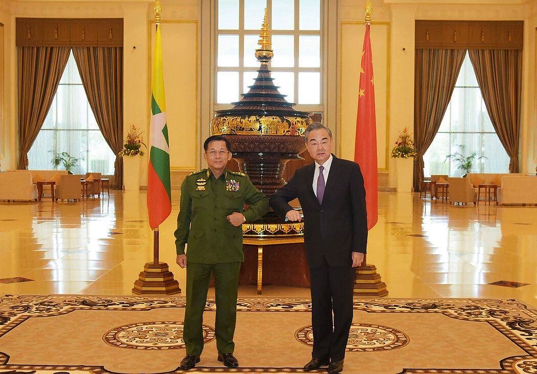 中国外交部长王毅曾在今年1月12日与现任缅甸军政府领导人敏昂莱在首都内比都会面。