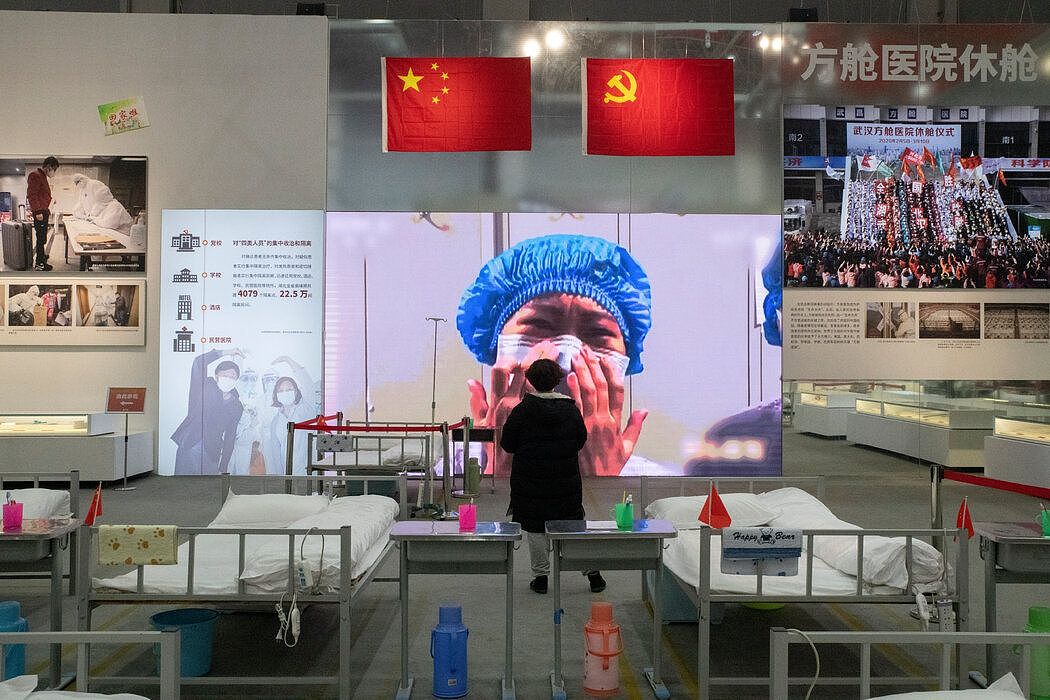 在武汉举行的一个展览，纪念这座城市与新冠病毒的斗争。武汉封城已过去一年，中共宣传机器也绝对控制了疫情叙事的话语权。