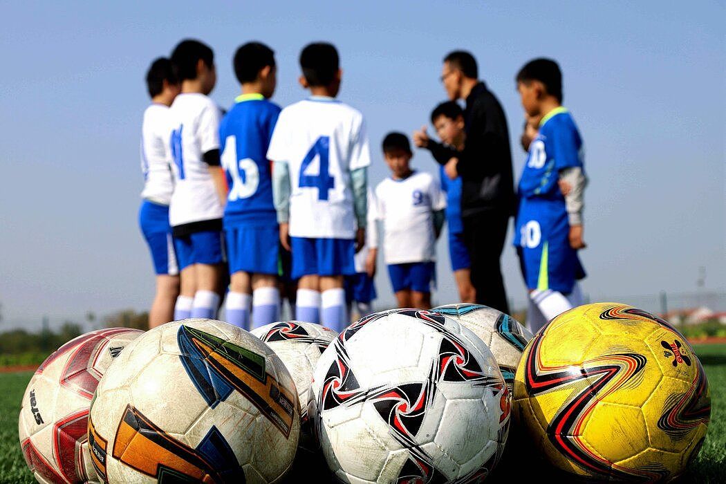 10月，中国滨州的足球训练。