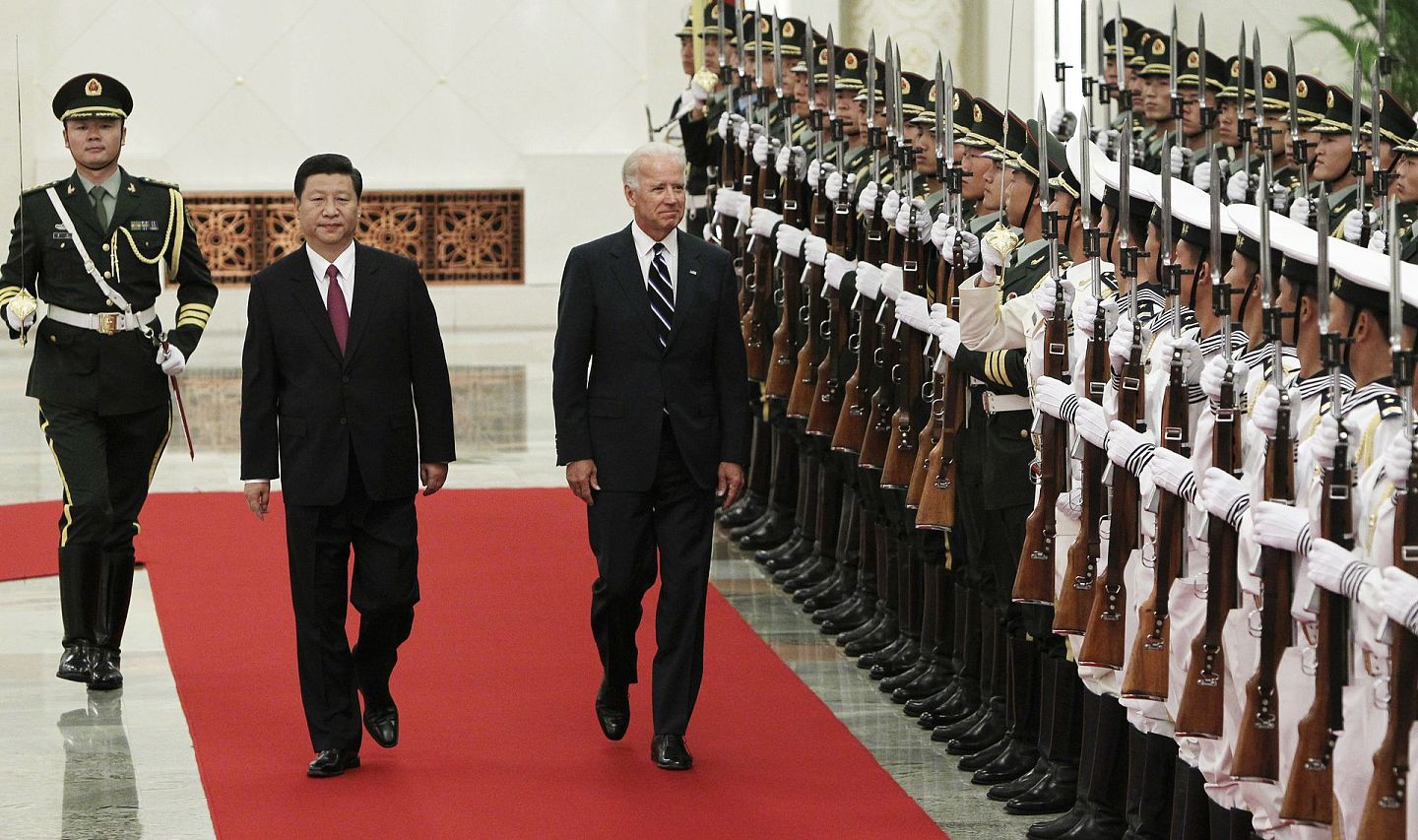 2011年8月18日，习近平在北京人民大会堂会拜登举行欢迎仪式，这是拜登就任美国副总统以来首次访华。（Reuters）