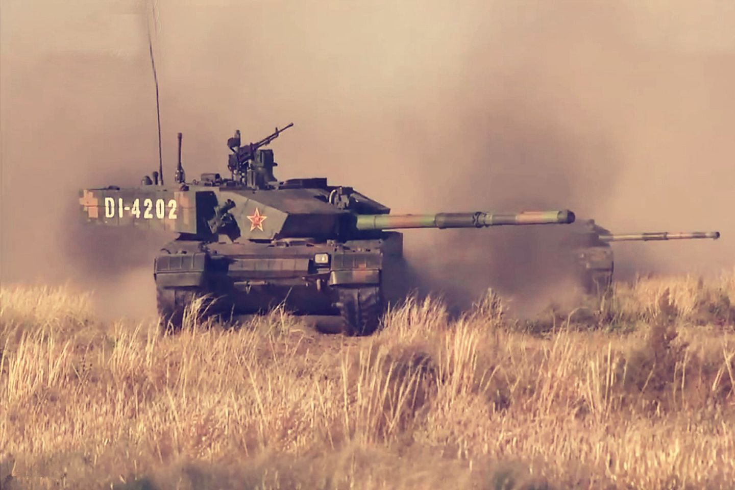 99A是解放军最新的重型主战坦克。（中国央视视频截图）