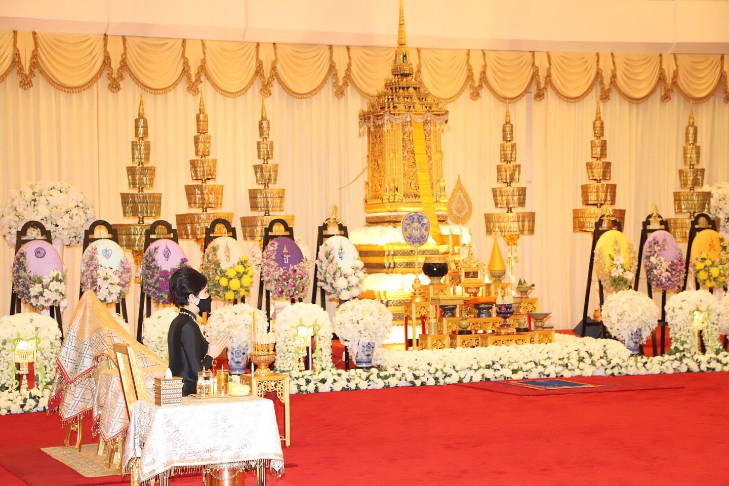 2021年2月8日，泰国王妃诗妮娜在曼谷的Wat Dhammamongkol寺院参加活动。（Twitter@Royal World Thailand）