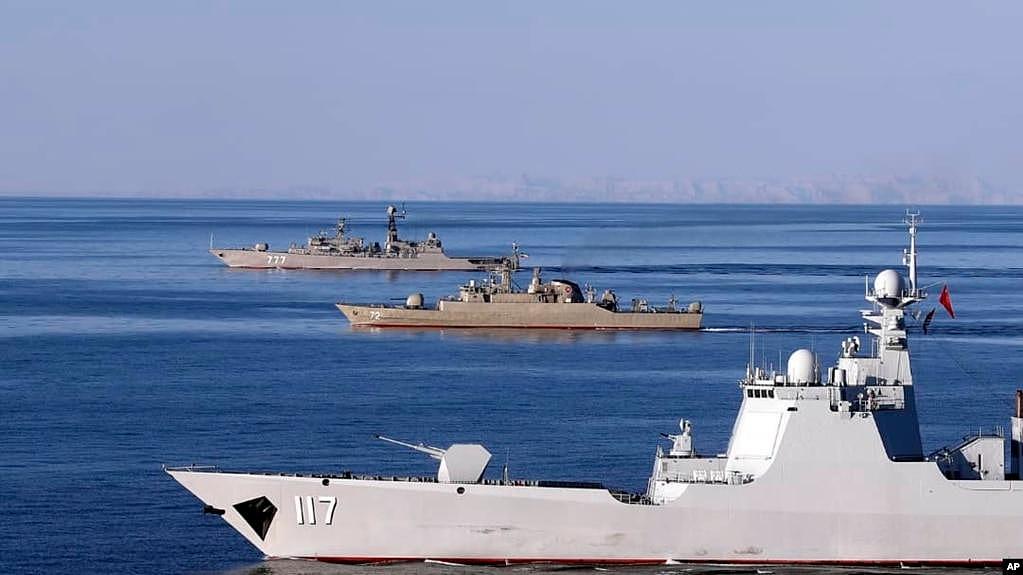 2019 年俄罗斯中国和伊朗在阿曼海举行联合军演。