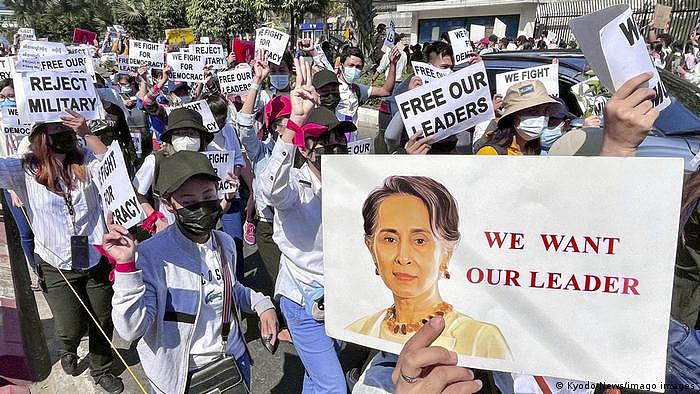 Nach Putsch in Myanmar - Proteste gegen Militärs