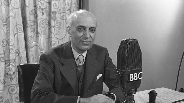 1948年，尼赫鲁在伦敦BBC演播室