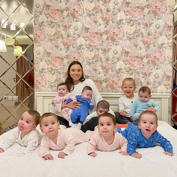 俄罗斯姑娘嫁豪门，已有11个娃仍称不够，想要生足105个！（组图） - 1