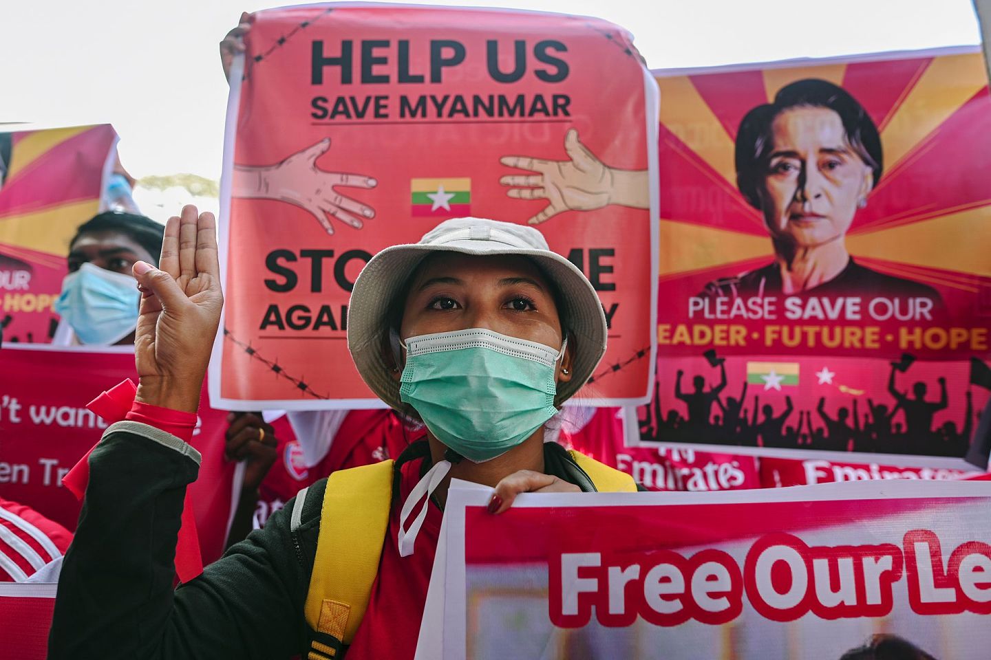 2月12日，缅甸民众在最大城市仰光示威。（Reuters）