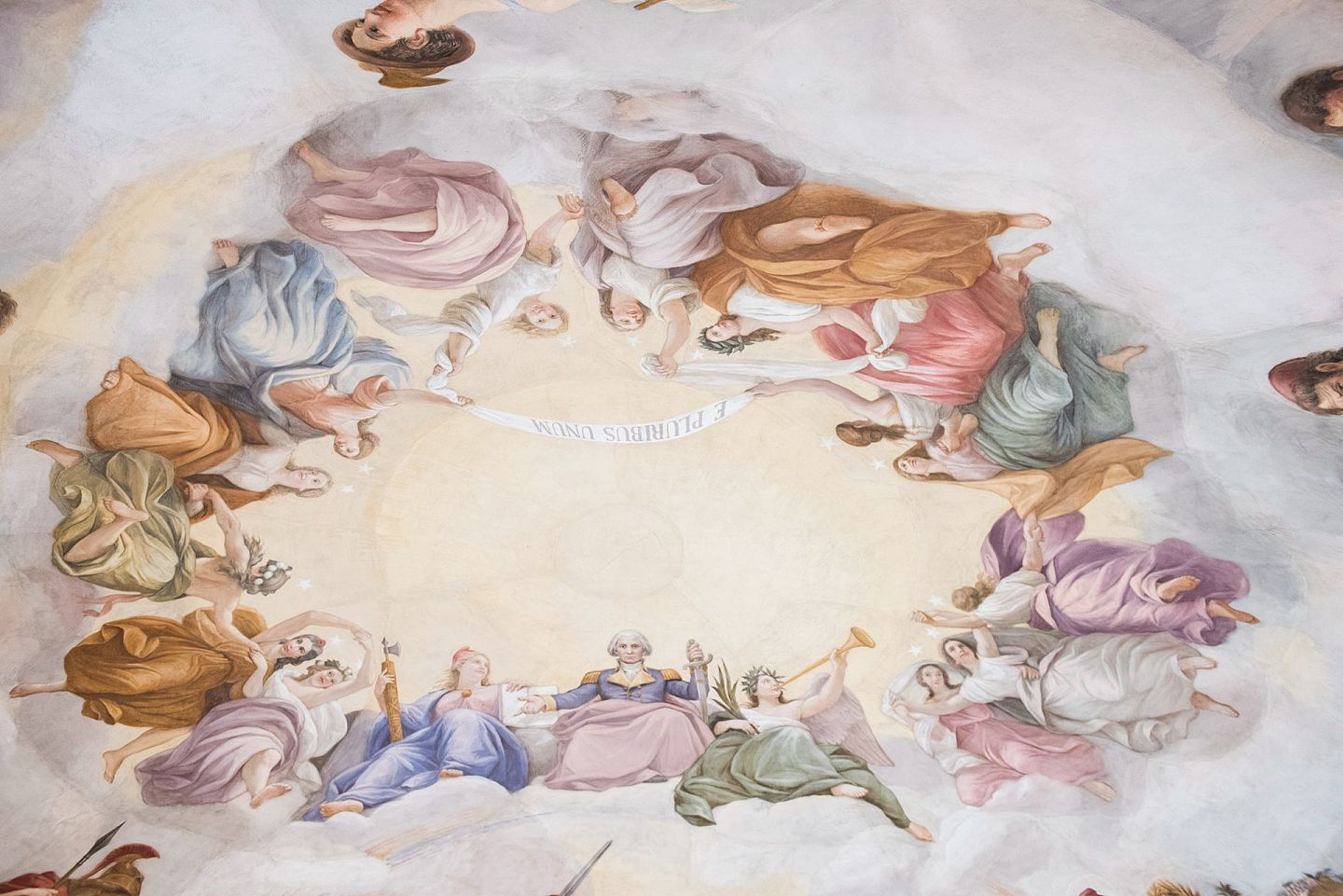 美国国会圆顶壁画，华盛顿在天使、女神簇拥的天堂里。（Getty）