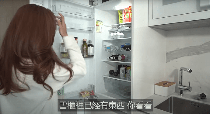 香港知名女星蜗居40平公寓，为了省钱自己组装家具，网友惊呼：在香港买房真的好难啊！（组图） - 9
