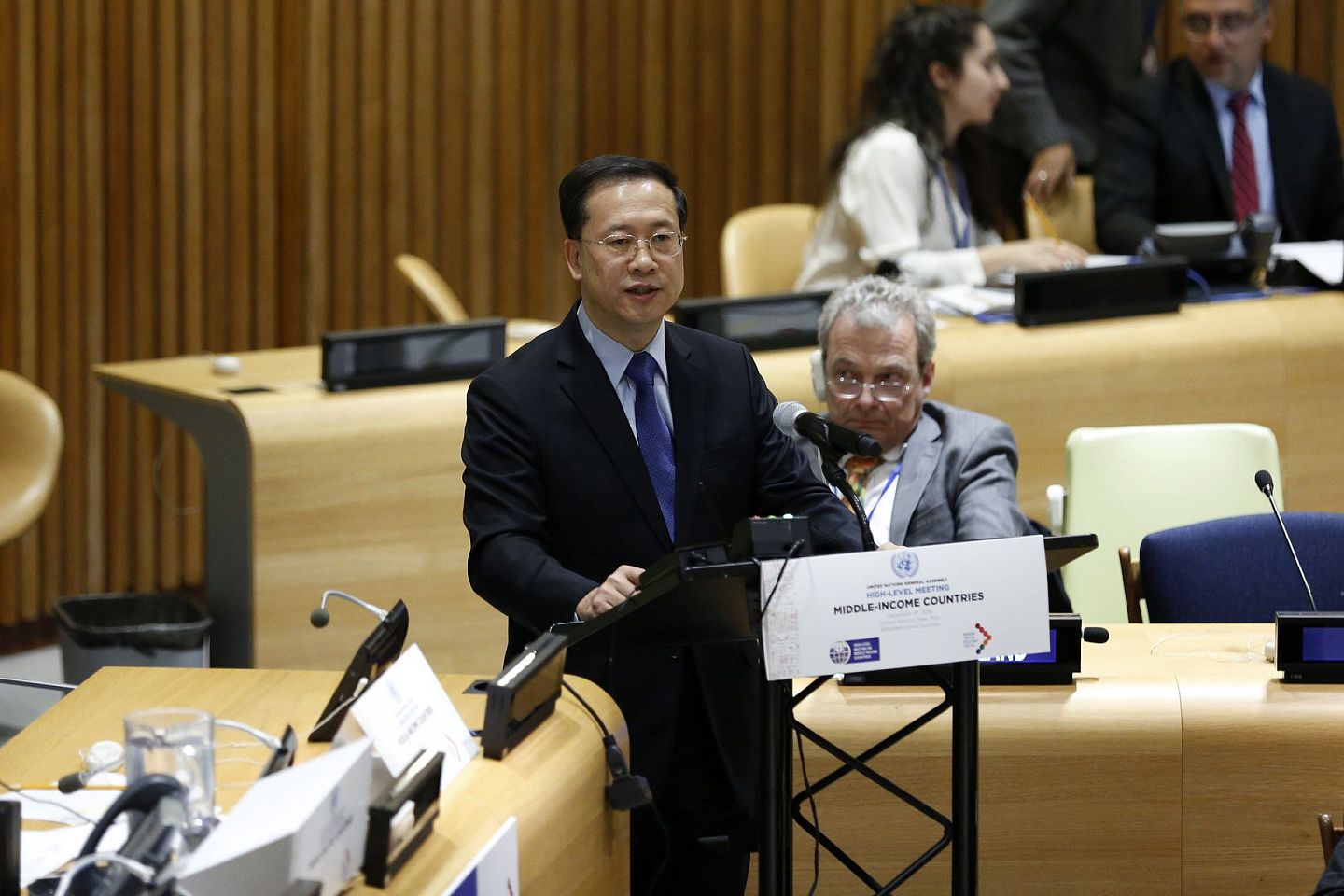 2018年12月4日，在位于纽约的联合国总部，时任中国常驻联合国代表马朝旭在联合国大会举行的中等收入国家高级别会议上发言。（新华社）