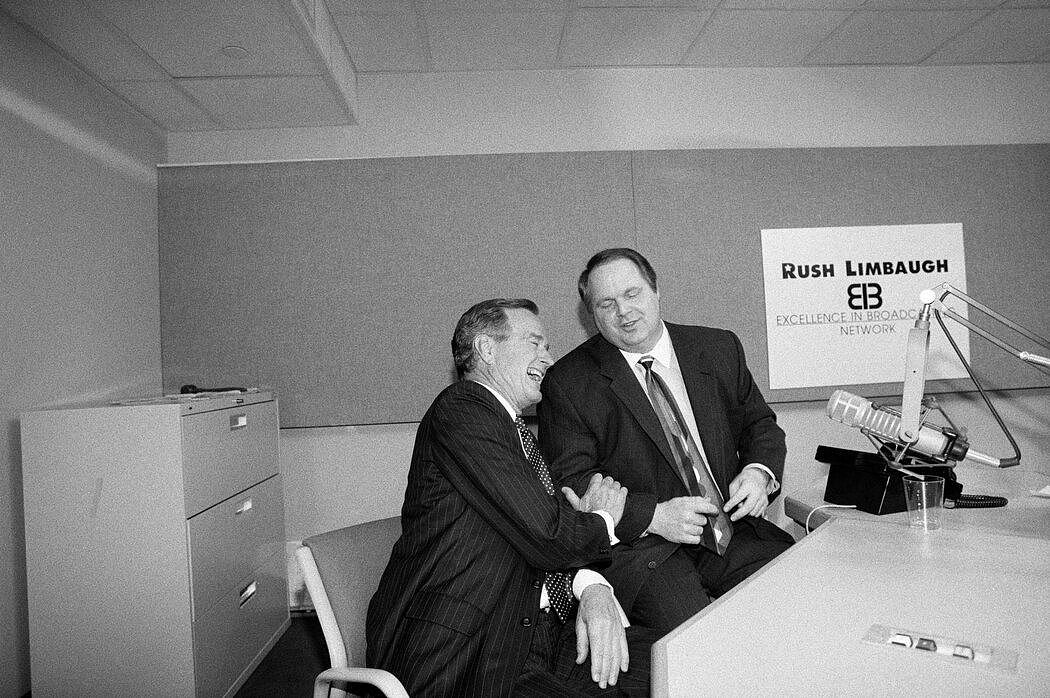 1992年9月，乔治·H·W·布什与林博。
