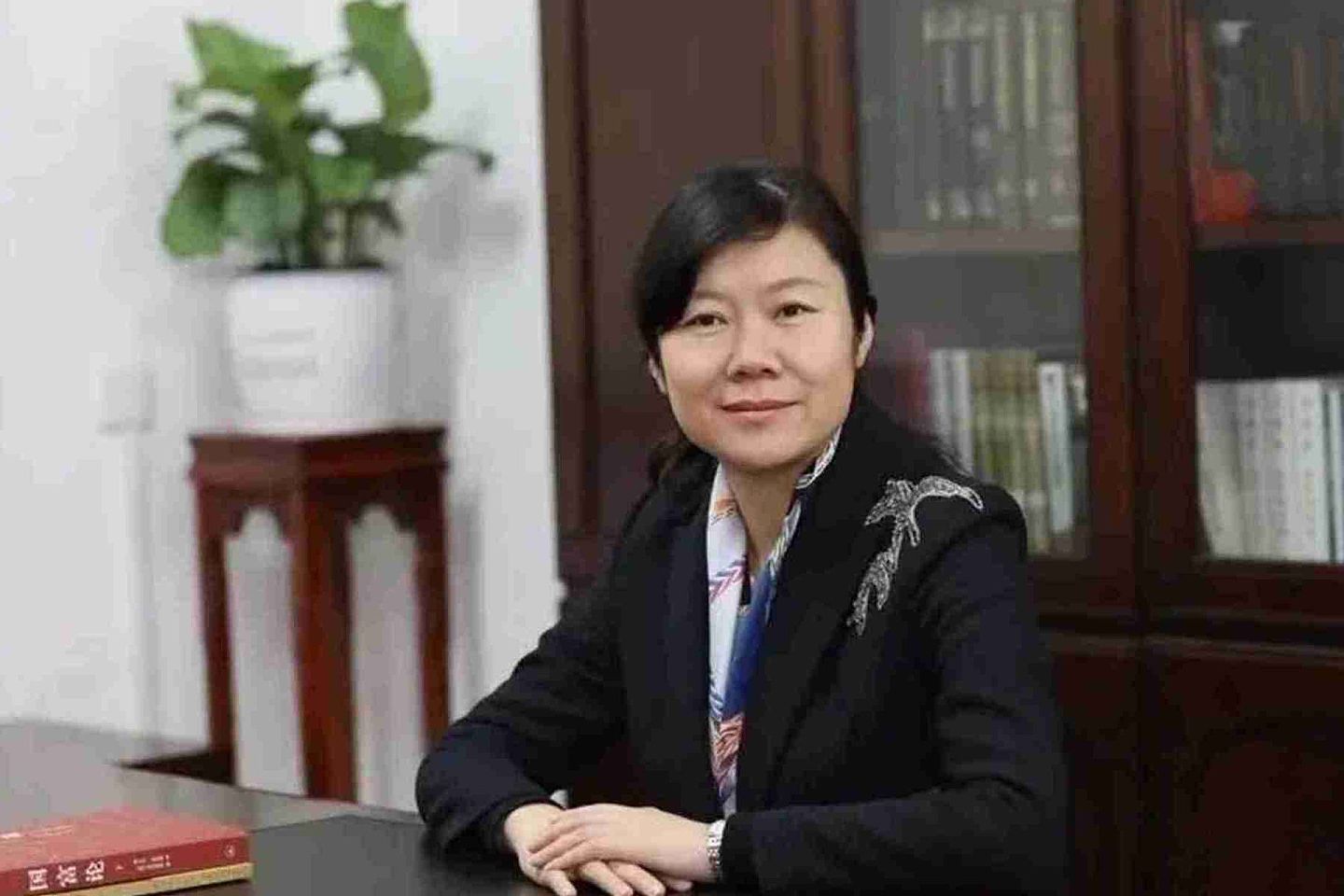 茅台集团总工程师王莉日前被推荐为中国工程院院士候选人。（微博@李虎军）
