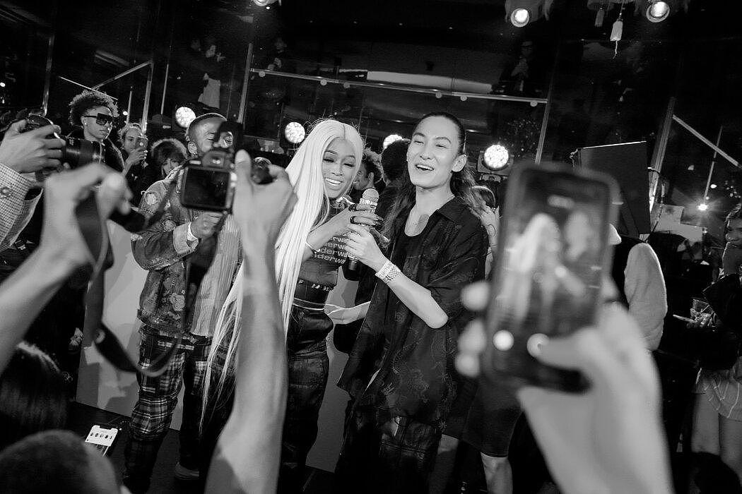 2019年，Trina和王大仁在彩虹屋举办的“小中国（城）大麻烦”时装周余兴派对上登台。