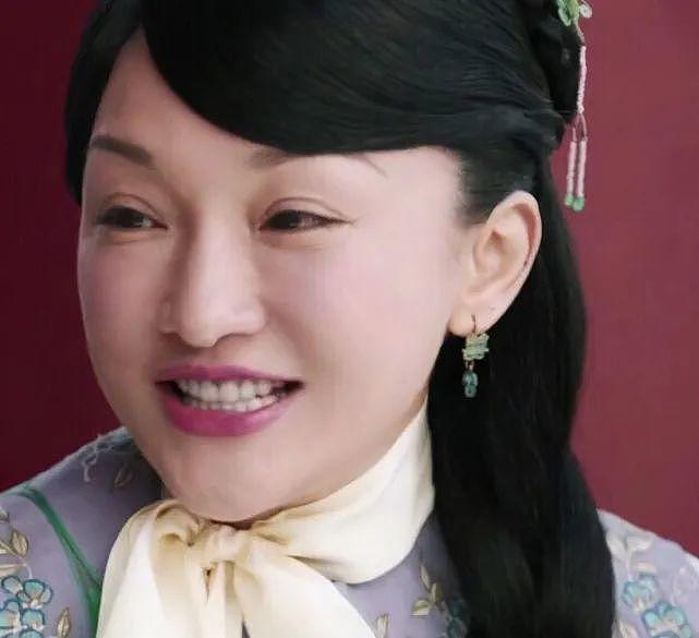 中国中年女演员：半是无戏可拍的尴尬，半是烤瓷牙，硅胶脸扮嫩的不适（组图） - 12