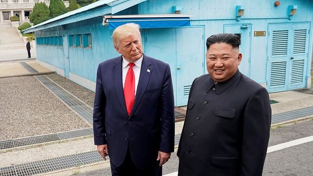 特朗普（左）与金正恩（右）在板门店韩国一侧碰面（30/6/2019）