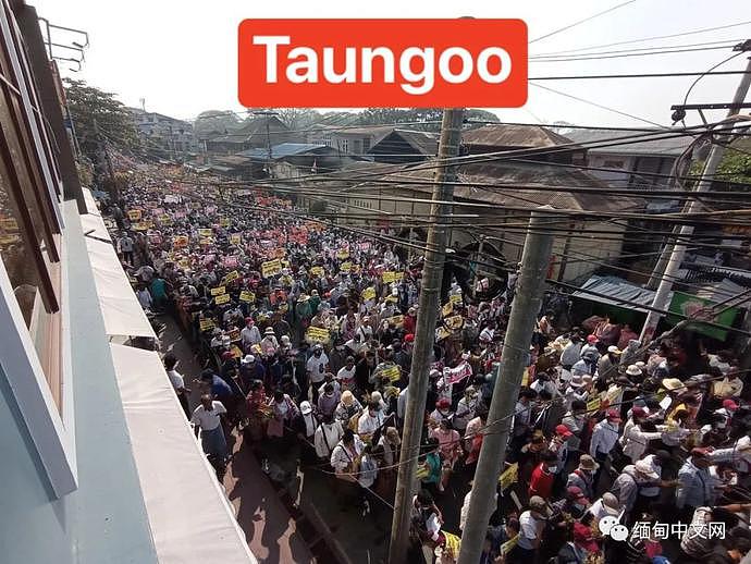 缅甸爆发全国性超大规模示威活动，数百万人走上街头！多地军警已出动（组图） - 9