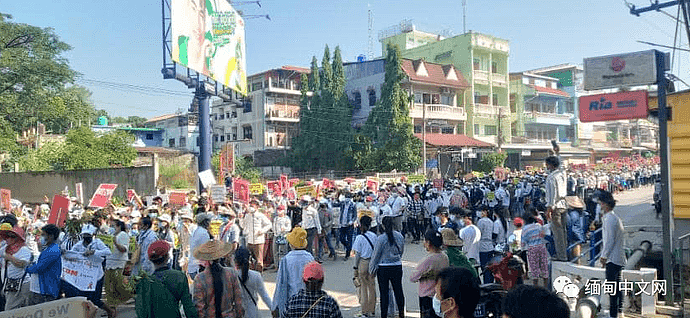 缅甸爆发全国性超大规模示威活动，数百万人走上街头！多地军警已出动（组图） - 34