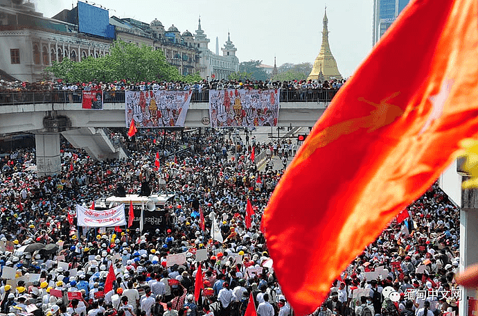 缅甸爆发全国性超大规模示威活动，数百万人走上街头！多地军警已出动（组图） - 42