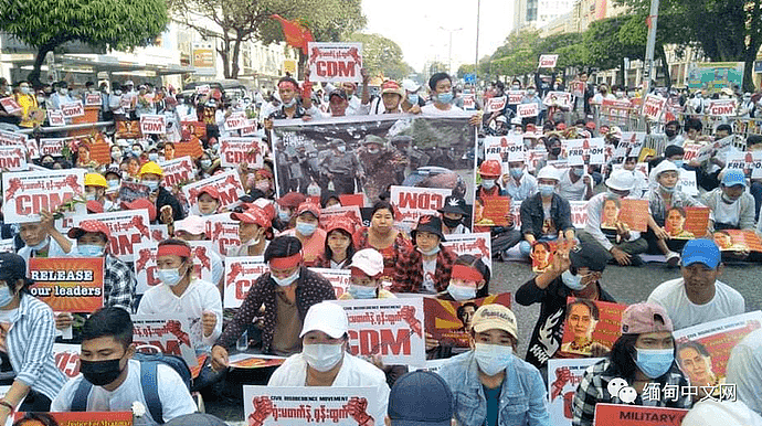 缅甸爆发全国性超大规模示威活动，数百万人走上街头！多地军警已出动（组图） - 44