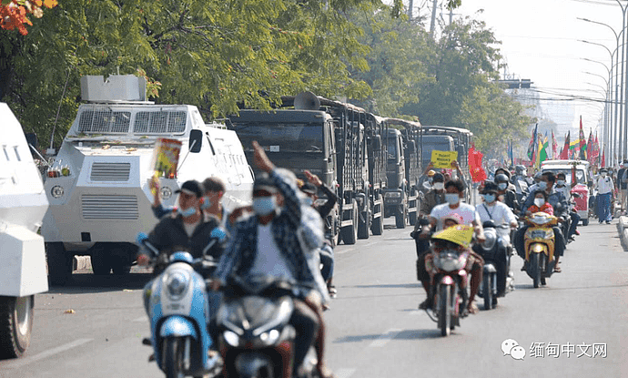 缅甸爆发全国性超大规模示威活动，数百万人走上街头！多地军警已出动（组图） - 53