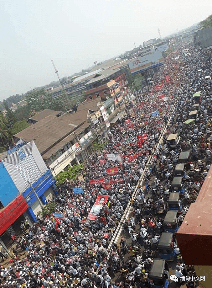 缅甸爆发全国性超大规模示威活动，数百万人走上街头！多地军警已出动（组图） - 56