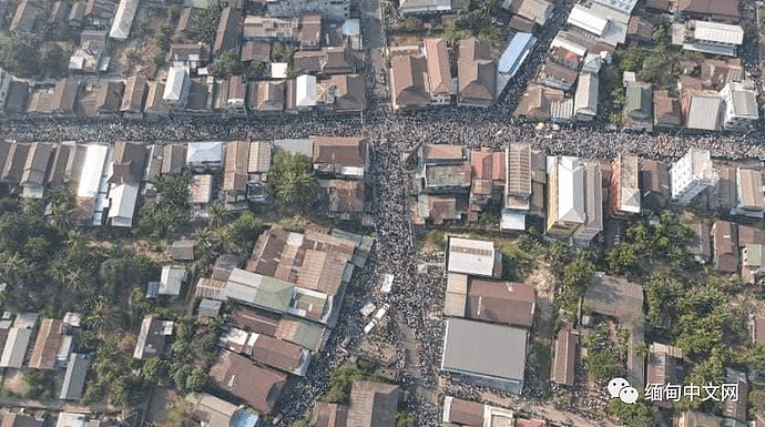 缅甸爆发全国性超大规模示威活动，数百万人走上街头！多地军警已出动（组图） - 60