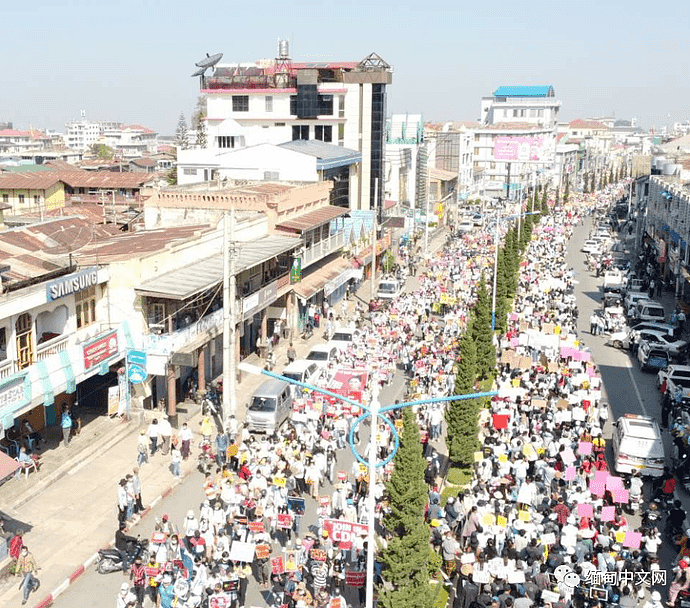 缅甸爆发全国性超大规模示威活动，数百万人走上街头！多地军警已出动（组图） - 65