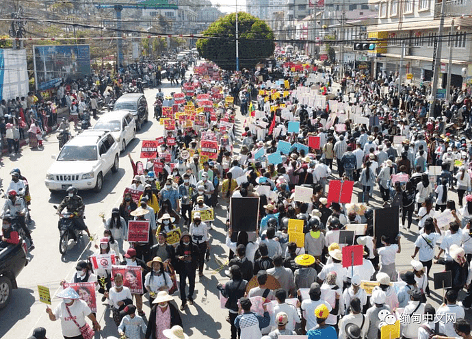 缅甸爆发全国性超大规模示威活动，数百万人走上街头！多地军警已出动（组图） - 66