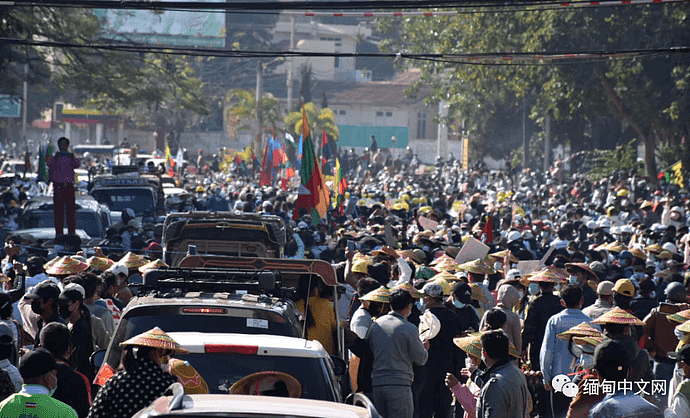缅甸爆发全国性超大规模示威活动，数百万人走上街头！多地军警已出动（组图） - 68