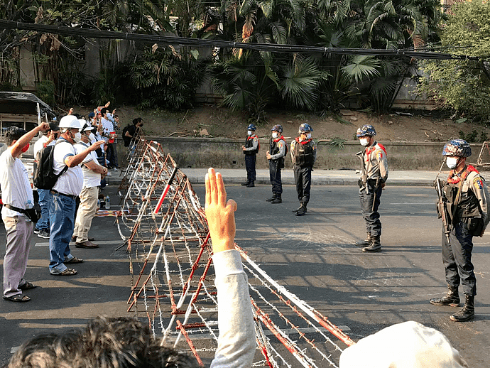 缅甸爆发全国性超大规模示威活动，数百万人走上街头！多地军警已出动（组图） - 86