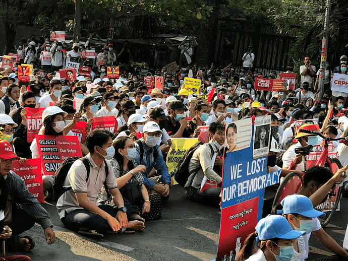 缅甸爆发全国性超大规模示威活动，数百万人走上街头！多地军警已出动（组图） - 89