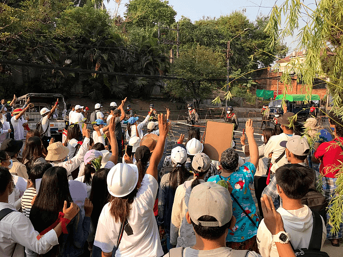 缅甸爆发全国性超大规模示威活动，数百万人走上街头！多地军警已出动（组图） - 87