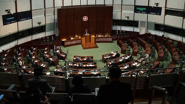 香港立法会议事厅内举行行政长官答问会（4/2/2021）