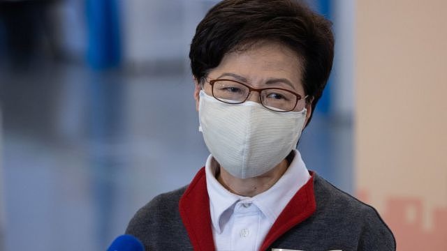 林郑月娥在香港中央图书馆接种新冠病毒疫苗之后会见记者（22/2/2021）