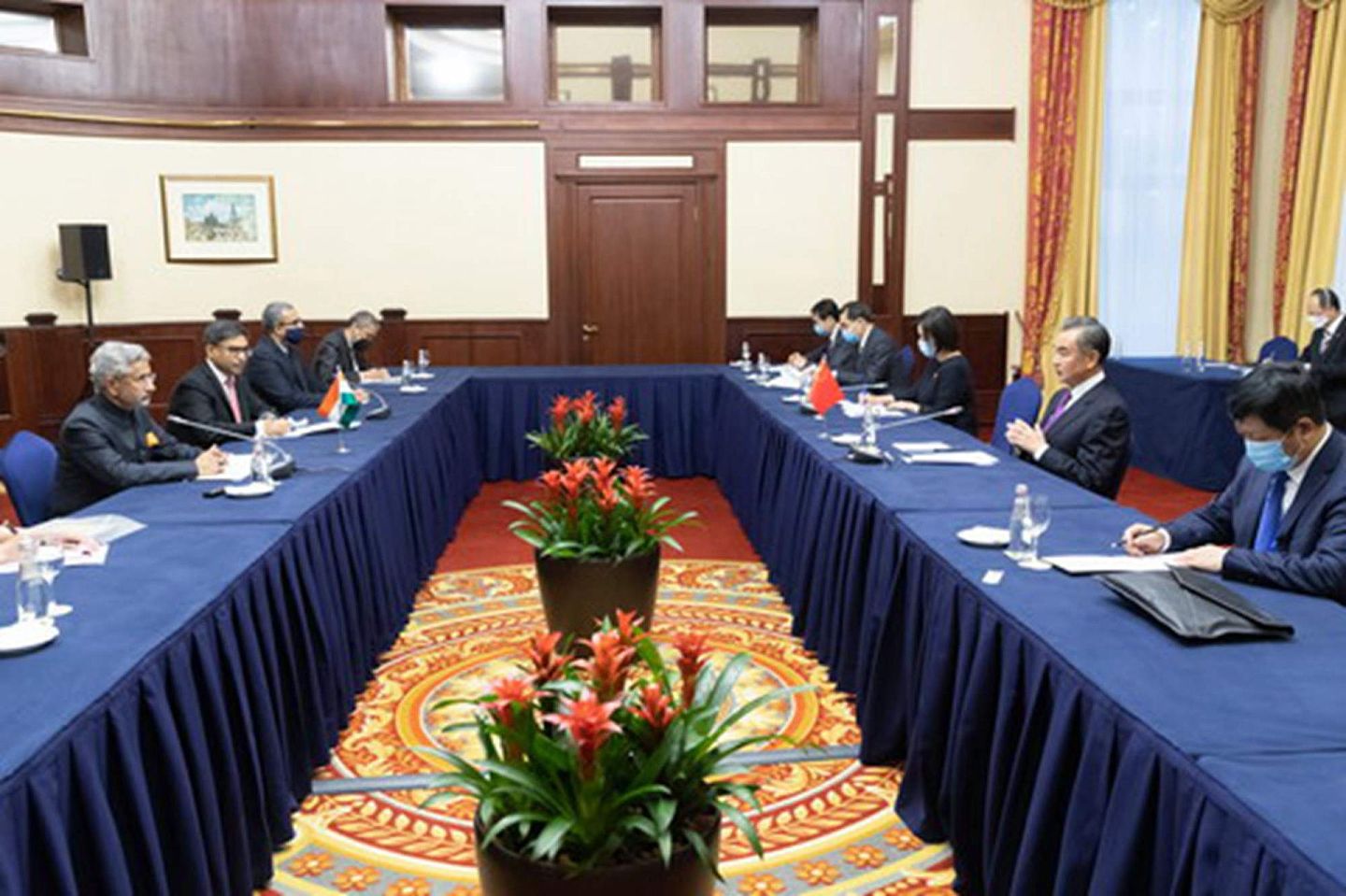 中国外长王毅和印度外长苏杰生2020年9月10日晚在莫斯科举行了会晤，并且达成了一系列共识。（中国外交部）
