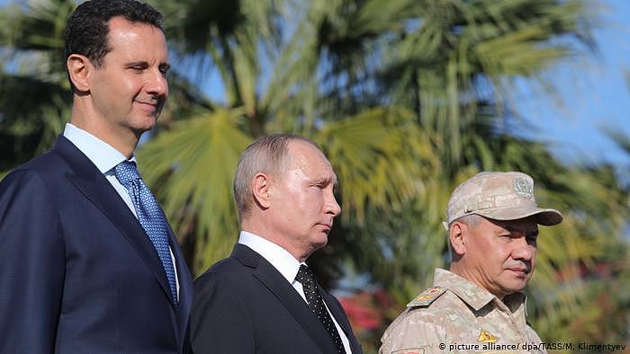 Syrien Putin ordnet Rückzug an - Besuch auf Militärbasis