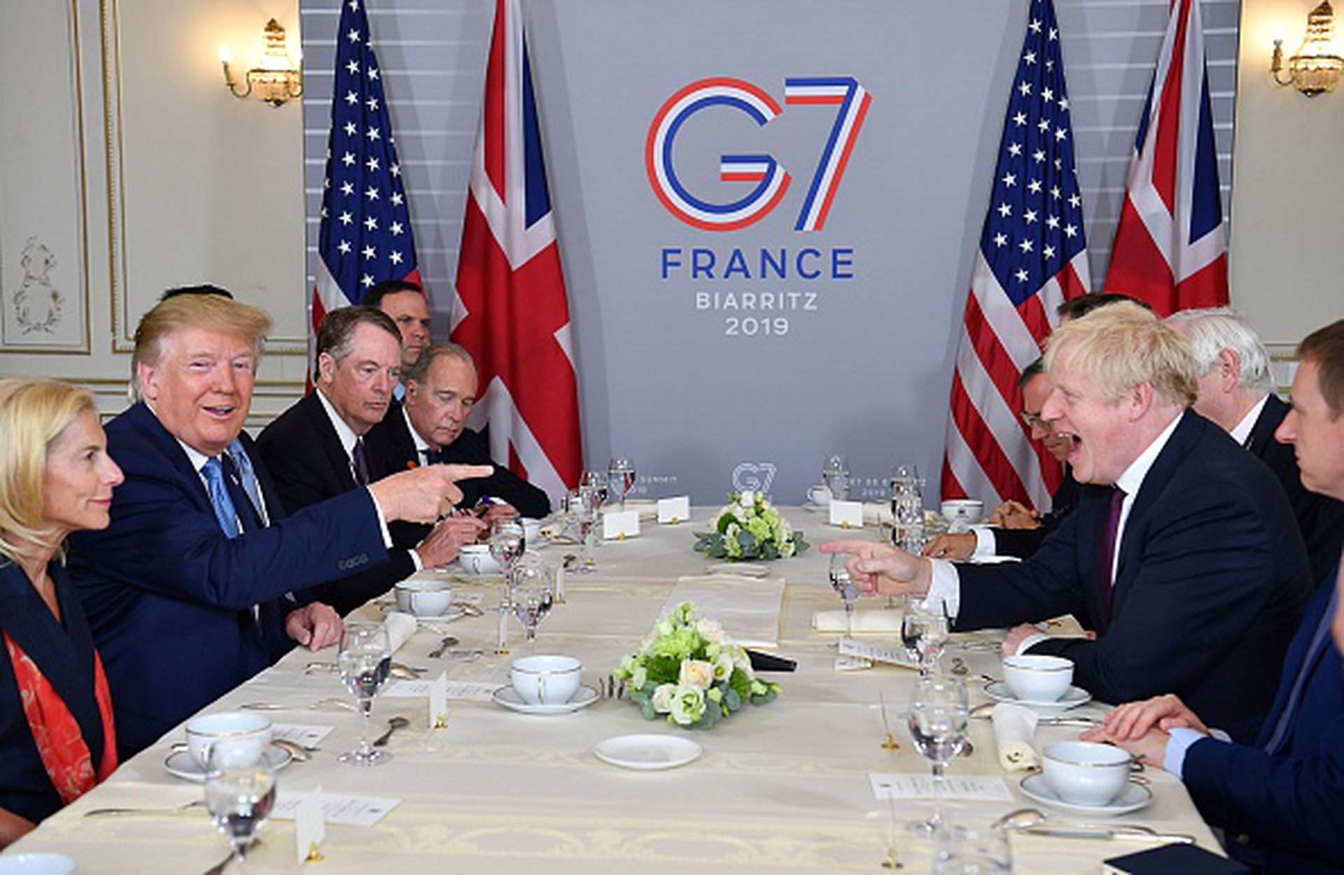 2019年8月25日,英国首相约翰逊与美国总统特朗普在法国比尔里兹召开的G7峰会中共进工作早餐。(Getty Images) 2019年8月25日,英国首相约翰逊与美国总统特朗普在法国比尔里兹召开的G7峰会中共进工作早餐。(Getty Images)