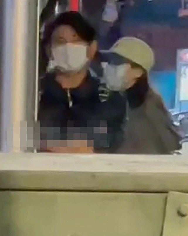 吴奇隆牵着刘诗诗台北街头甜蜜约会，发现跟拍老公力爆发保护妻子（组图） - 11