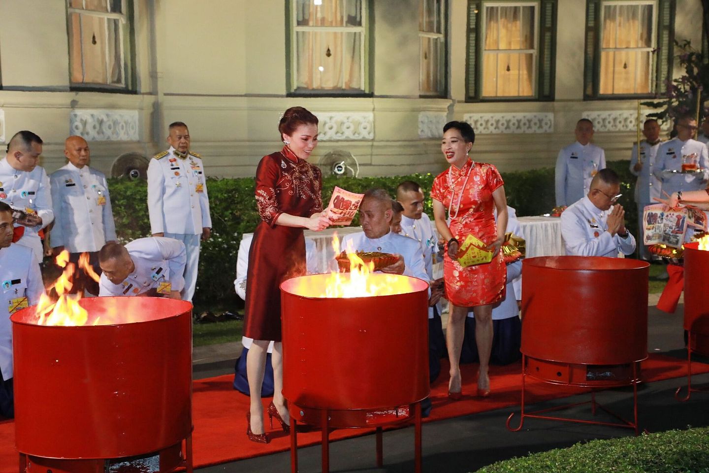 2021年2月12日，泰国公主帕差拉吉帝雅帕（右）参加庆祝中国春节活动。（Twitter@Royal World Thailand）