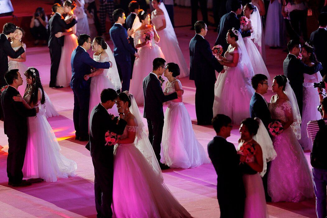 2018年，辽宁沈阳举行的一场集体婚礼。