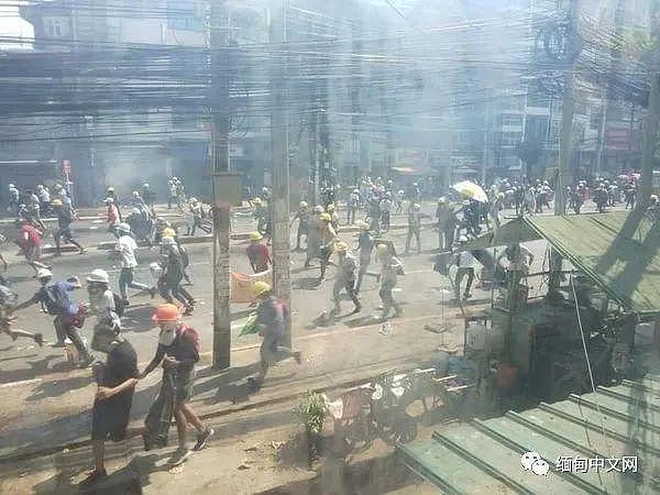 “妈妈，我再也不能回家了！”缅甸各地示威仍在继续，军警出动挖掘机发射催泪弹，约26名示威者死亡（组图） - 9