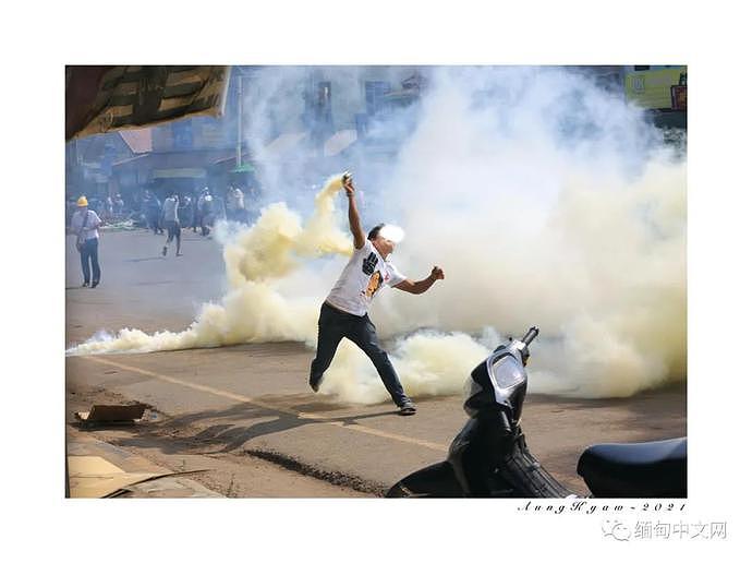 “妈妈，我再也不能回家了！”缅甸各地示威仍在继续，军警出动挖掘机发射催泪弹，约26名示威者死亡（组图） - 19