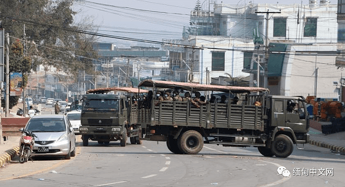 “妈妈，我再也不能回家了！”缅甸各地示威仍在继续，军警出动挖掘机发射催泪弹，约26名示威者死亡（组图） - 21