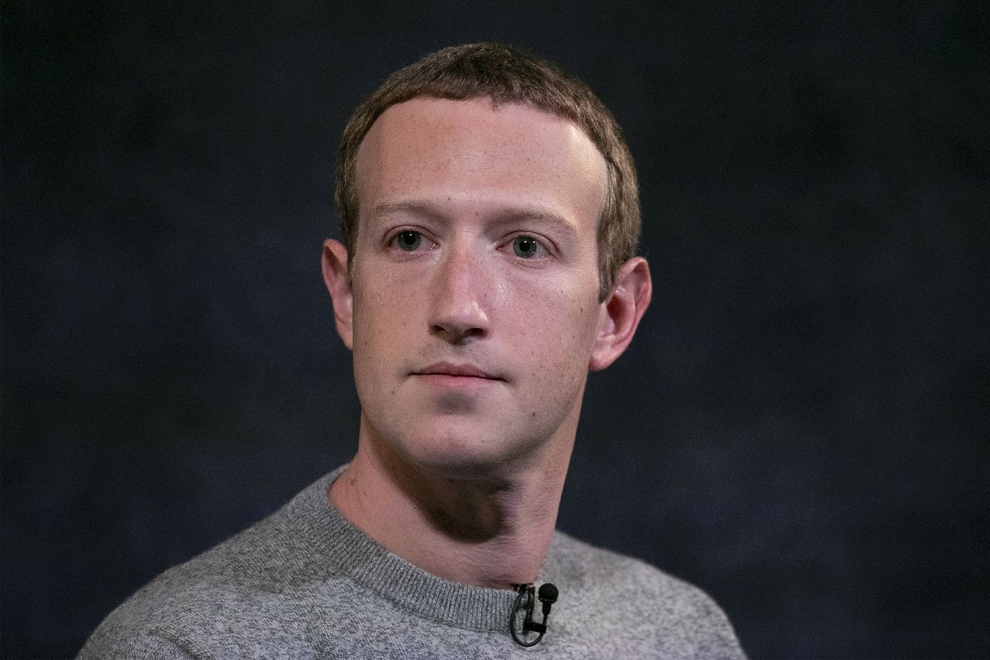 图为2019年10月25日，Facebook首席执行官扎克伯格于纽约出席活动发言。（AP）