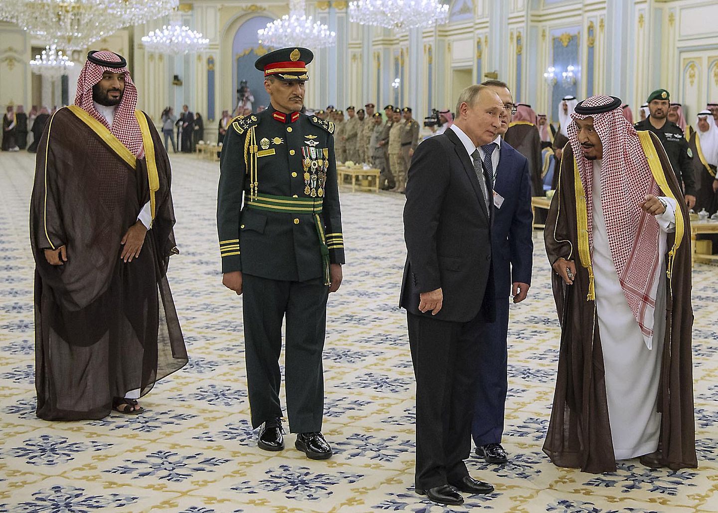 2019年10月14日，沙特首都利雅得，沙特国王萨勒曼为到访的俄罗斯总统普京举行欢迎仪式。（VCG）