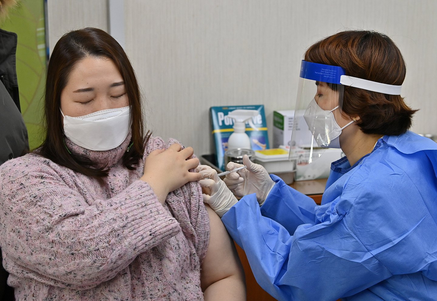 ▲▼南韩大田一名20多岁女性接种AZ新冠疫苗后突然死亡。 （示意图，非本人／路透社）