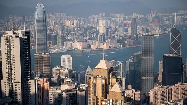 在2019年经历社会动荡后，香港的营商环境面临挑战。
