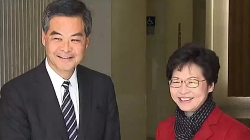 梁振英（左）会否从林郑月娥手中多会香港特首位子，还要看北京意相。