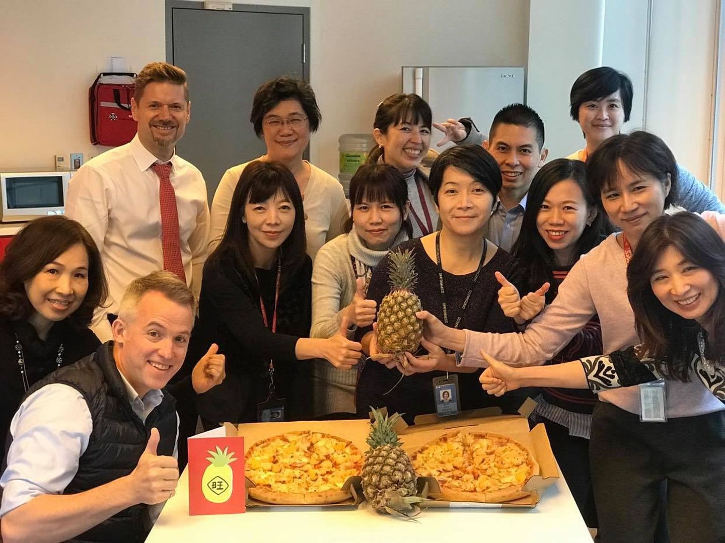 台媒3月3日称，澳大利亚将于5月份进口大批台湾凤梨。图为加拿大驻台办事处表示，“在加拿大办事处，我们喜欢披萨上的菠萝，尤其是来自台湾的凤梨”。（Facebook@加拿大驻台办事处）